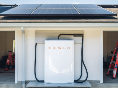 Les innovations de Tesla dans le stockage de l'énergie décryptées